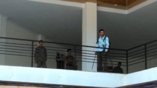 Seorang Pemuda Ngamuk Pakai Parang Cari Bupati Koltim