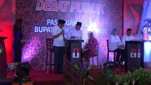Dua Paslon "Jual" Program di Debat Publik Pilkada Kolaka