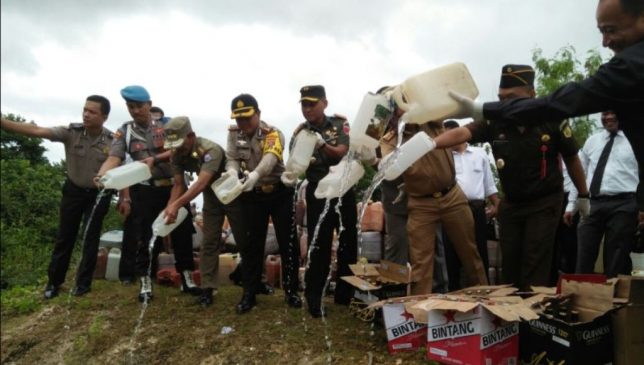 Polres Muna Musnakan 8 ton Minuman Tradisional dan Pabrikan