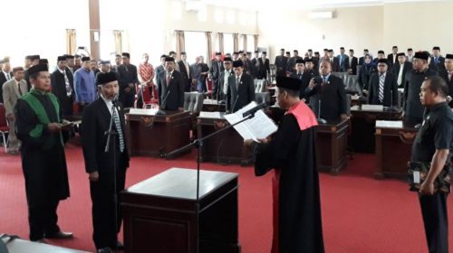 Rajab Biku Resmi Pimpin DPRD Muna Menggatikan Mukmi Naini