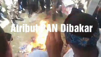 Video Atribut PAN Dibakar di Muna Barat