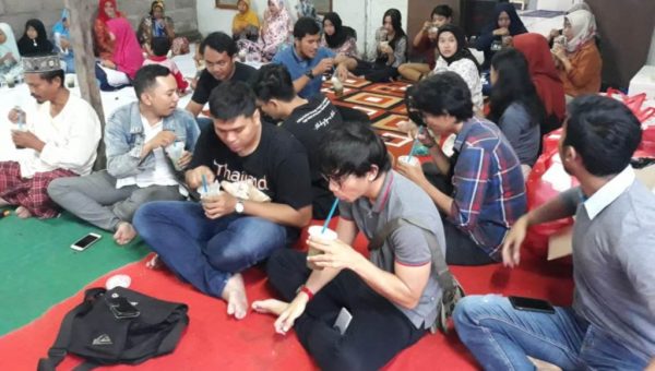 ﻿Ketimbang Ngemis Bali Bukber di Pemukiman Pemulung