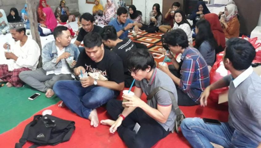 Ketimbang Ngemis Bali Bukber di Pemukiman Pemulung