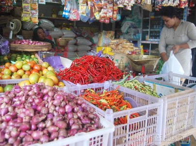 Sebulan menjelang Ramadhan, harga sembilan bahan pokok di pasar-pasar tradisional mulai merangkak naik. FOTO : DSW