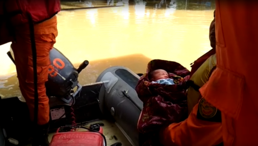 Video, SAR Kolaka Evakuasi Bayi Berusia Tiga Hari