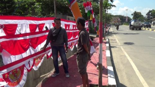 HUT RI ke 73, Pedagang Bendera dan Umbul-Umbul Hiasi Kolaka