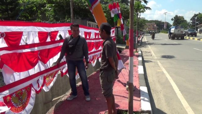 HUT RI ke 73, Pedagang Bendera dan Umbul-Umbul Hiasi Kolaka
