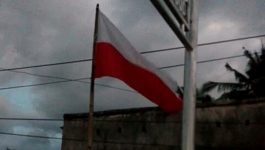 Sambut HUT Kemerdekaan RI, Warga Pasang Bendera Terbalik
