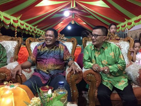 bakal Calon Bupati Konawe H. Syamsul Ibrahim SE. M.Si saat bersama ketua DPW PDIP Ir Hugua dalam suatu acara. FOTO : IST