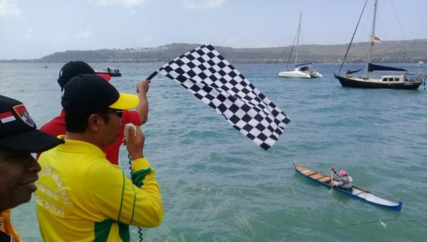 ﻿Meriahkan Festival Buton Wisman Ikut Lombah Dayung