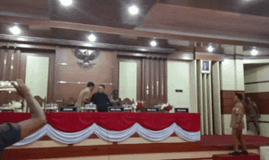 Seorang Warga Kendari Duduki Kursi Pimpinan Paripurna DPRD Sultra