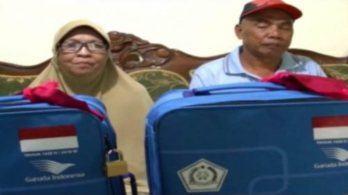 Halbi berkeliling kota Kendari untuk menjajakan es cendol