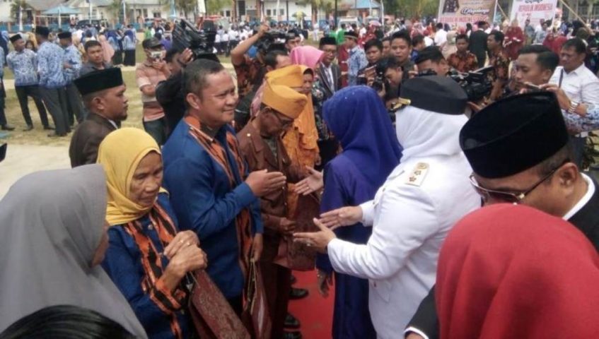 Perayaan HUT RI Ke-74, Pemda Koltim Beri Bingkisan Kepada Veteran