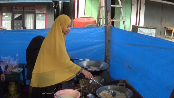 ﻿Penjual Gorengan di Koltim Naik Haji Tahun Ini