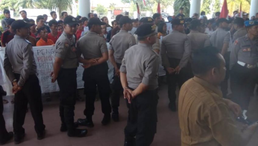 Ratusan Karyawan Ujuk Rasa Tuntut Hak ke PT Delima