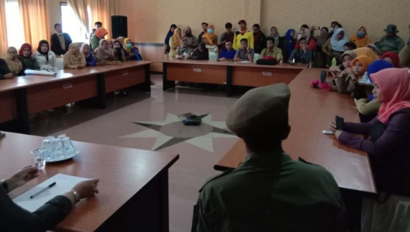 Merasa Dirugikan, Massa FHK2I Konsel Tolak Seleksi CPNS 2018