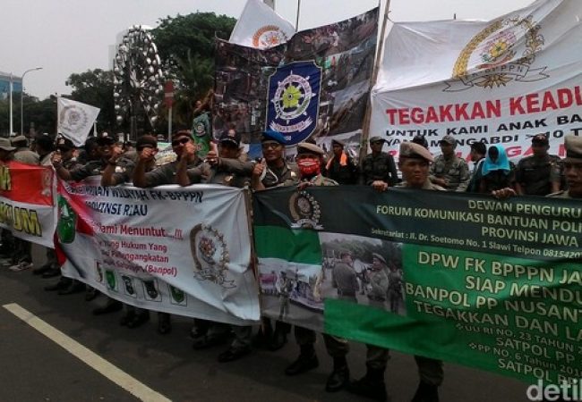 Tolak Tenaga Kontrak, Anggota Satpol PP Sultra Ikut Aksi Demonstrasi di Jakarta
