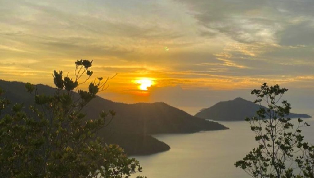 Menggapai Keheningan di Puncak Padamarang: Permata Tersembunyi Kolaka