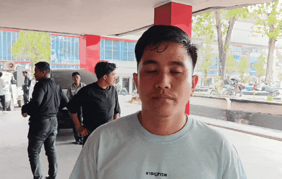 Aksi Protes Buruh di DPRD Sultra Desak Penghentian Kriminalisasi Karyawan PT AKP Konut