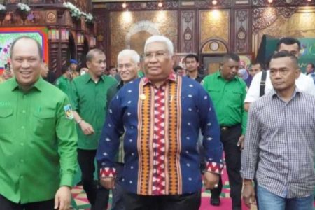 Ali Mazi Ajak Alumni UMI Bangun Pembangunan Daerah Sultra