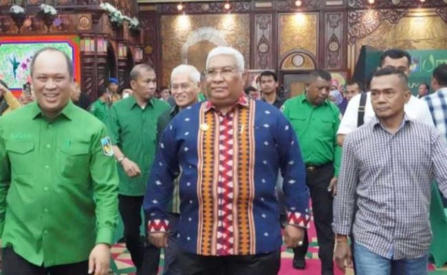 Ali Mazi Ajak Alumni UMI Bangun Pembangunan Daerah Sultra
