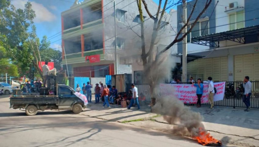 Tak Bayar Pesangon, Massa PHK Demo Perusahaan Sampoerna di Kendari