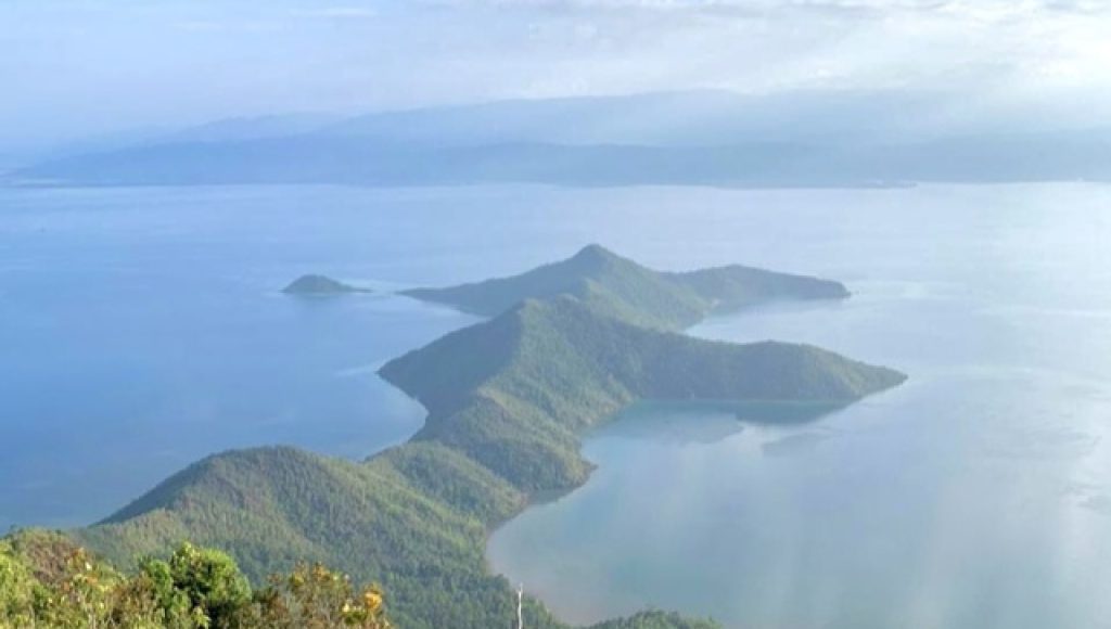 Menggapai Keheningan di Puncak Padamarang: Permata Tersembunyi Kolaka