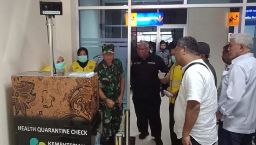 Ali Mazi Tinjau Alat Deteksi Suhu Penumpang di Airport