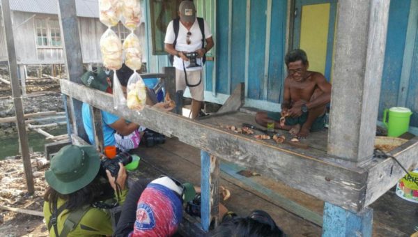 Enam Photographer Raih Juara Wakatobi Wave Photo Competition