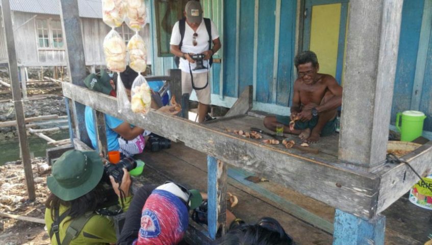 Enam Photographer Raih Juara Wakatobi Wave Photo Competition