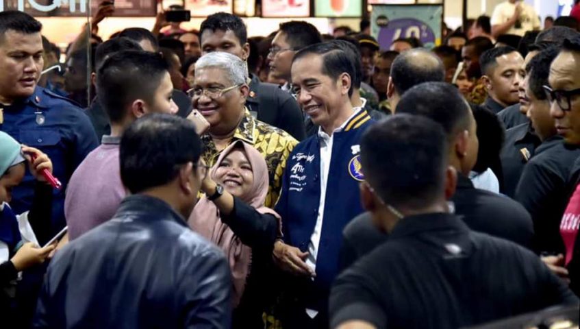 ﻿Gubernur Sultra Ali Mazi Sambut Presiden Jokowi