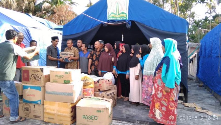 Korban Kebakaran di Aceh Singkil Terima Bantuan dari Sejumlah Alumni