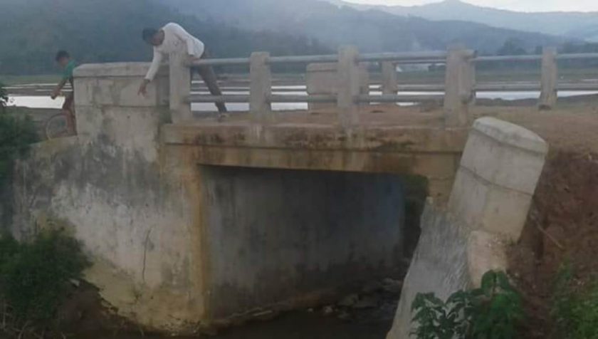 Jembatan yang Menghubungkan Dua Desa di Koltim Rusak Parah
