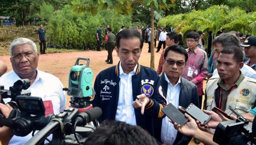 Presiden Jokowi Serahkan 2.010 Sertifikat Tanah Untuk Rakyat
