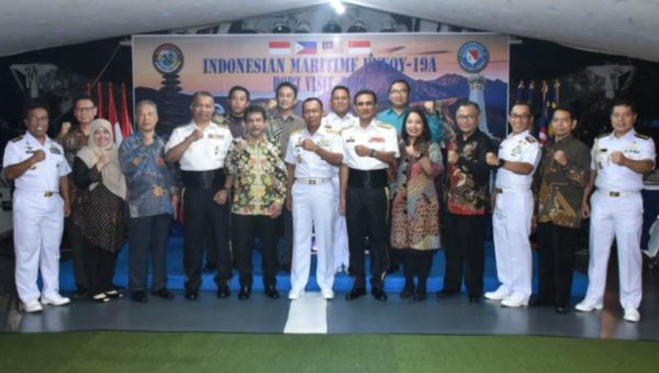 Pang koarmada II bersama delegasi AL Malaysia