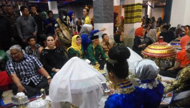 Ribuan Warga Sultra Meriahkan Pesta Rakyat, Ali Mazi Lounching Garbarata