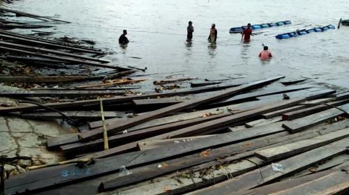 Dermaga Rusak Akibat Bongkar Muat Kayu Ilegal di Dermaga Butur