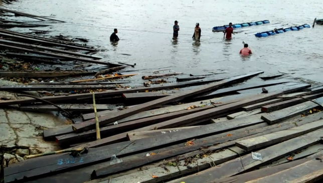 Dermaga Rusak Akibat Bongkar Muat Kayu Ilegal di Dermaga Butur