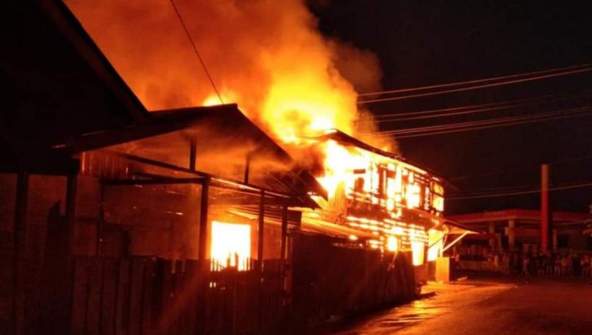 Delapan Ruko Dilalap Sijago Merah di Rimo