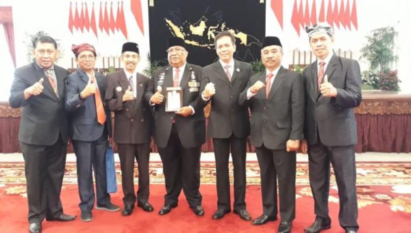 Ali Mazi Hadiri Penganugrahan Gelar Pahlawan Sultan Imayatudin di Istana Negara