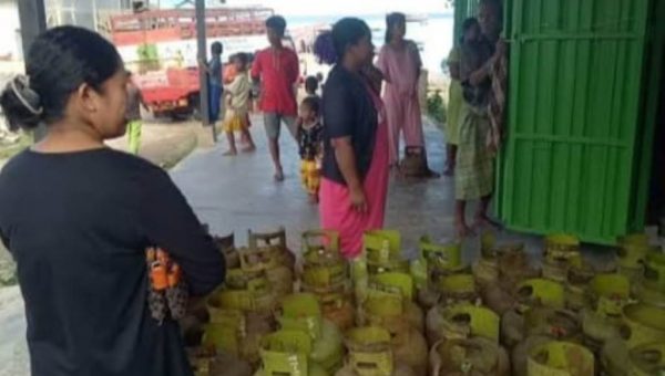 Warga Kolaka Keluhkan Naiknya harga Gas Elpiji 3 Kg