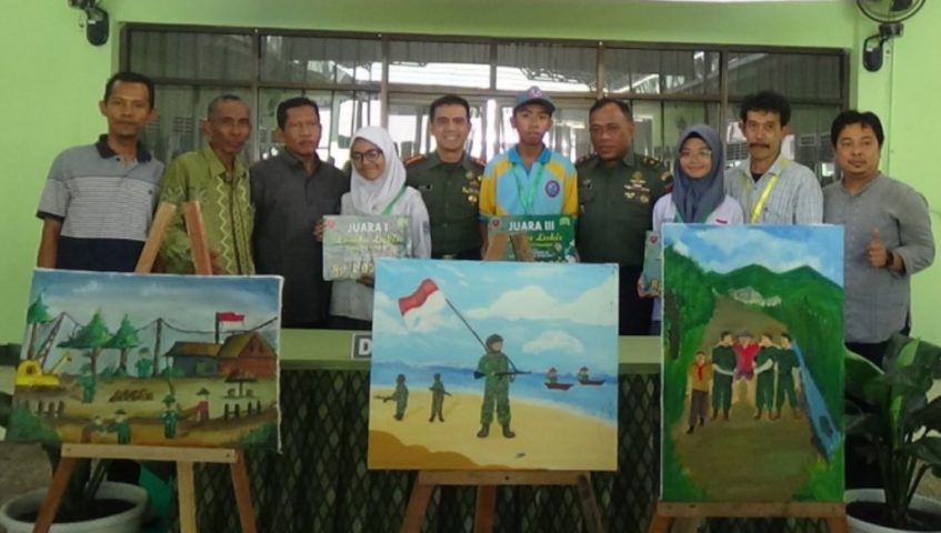 Perwakilan Siswi SMA 1 Kendari Terbaik pada Lomba Lukis yang Digelar Kodim 1417/Kendari