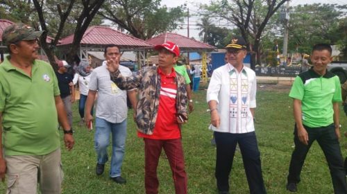 Bupati Konsel Buka Porseni Serta Resmikan Kios Pedagang di Ranomeeto