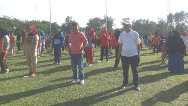 Bupati Konsel Senam Massal Bersama Ratusan Warga Konda&nbsp;