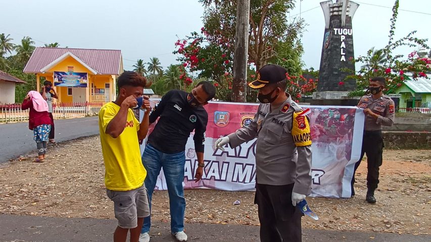 Jelang Pilkada, Polres Konsel Bagikan Ribuan Masker