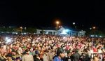 Ribuan warga Sultra menyemut di area konser live Fildan Rahayu di lokasi Eks MTQ Sultra. FOTO ; INT