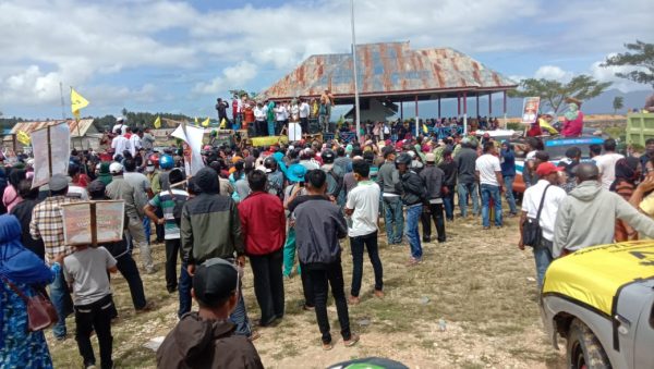 Langara Macet, Pendukung Fajar Baru Wawonii Kepung Sekret KPU