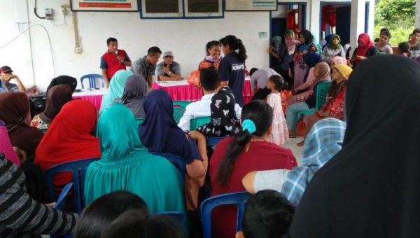 ﻿Alumni SMUN 1 Kulisusu Angkatan 2001 "Fastabiqulkhoirat" Berbagi Paket Sembako Gratis