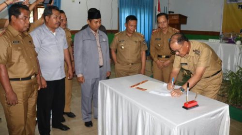 Bupati Konsel Tandatangani Perbup Penanganan Konflik Sosial