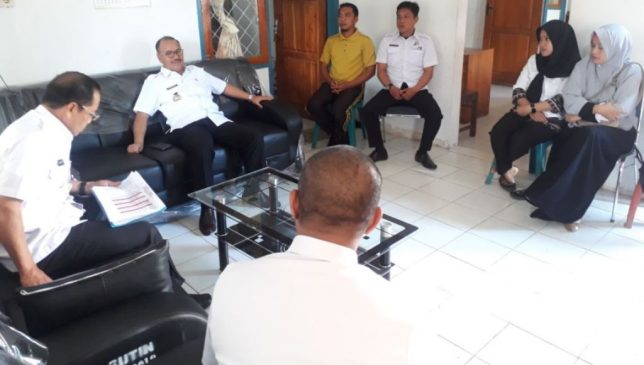 Tidak Produktif, Bupati Konsel Bakal Evaluasi Pegawai Kelurahan Ranomeeto